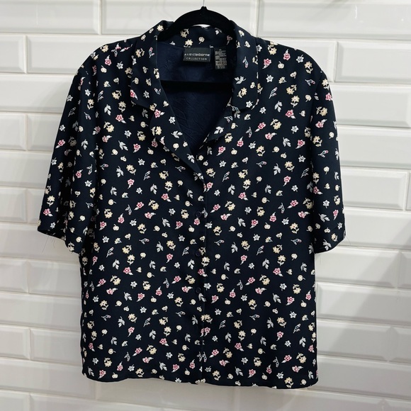 Liz Claiborne Tops - Vintage Liz Claiborne Women’s Navy and Floral Button Down Short Sleeve Shirt
